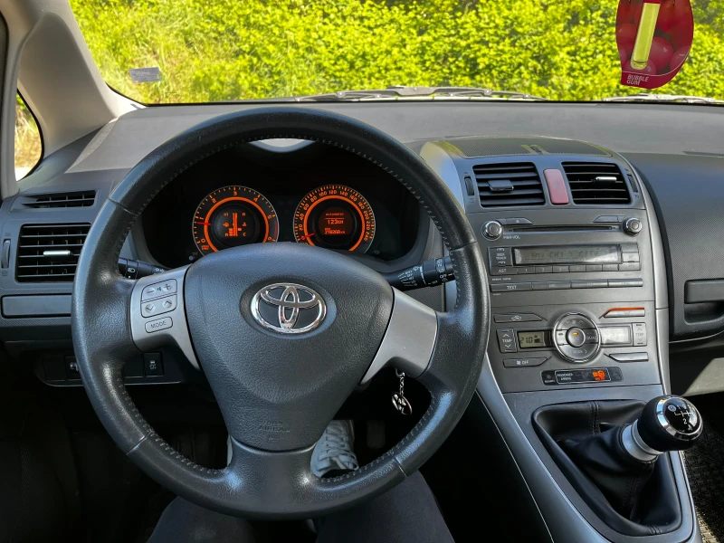 Toyota Auris, снимка 14 - Автомобили и джипове - 49545964