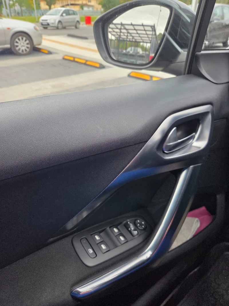 Peugeot 2008, снимка 11 - Автомобили и джипове - 52517620