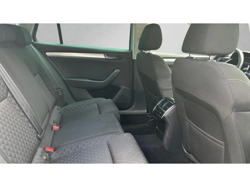 Skoda Superb 2.0 TDi DSG, Месечна вноска от 400 лв., снимка 7 - Автомобили и джипове - 52236311