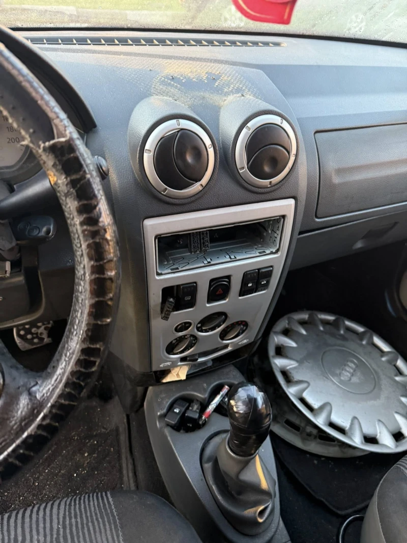 Dacia Logan 1.6i klima gaz, снимка 2 - Автомобили и джипове - 52930104