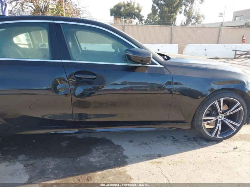 BMW 330 2.0L I-4 DI, DOHC, VVT, TURBO, 255HP Rear Wheel, снимка 13 - Автомобили и джипове - 53224632