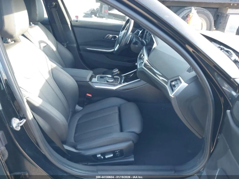 BMW 330 2.0L I-4 DI, DOHC, VVT, TURBO, 255HP Rear Wheel, снимка 12 - Автомобили и джипове - 53224632