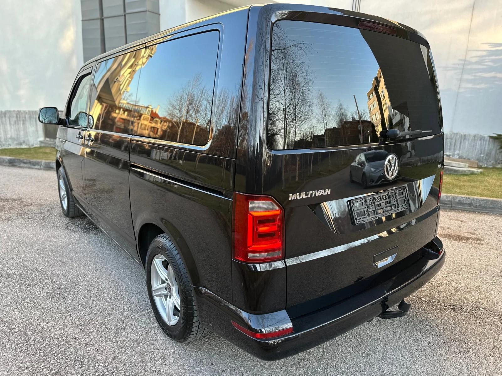 VW Multivan 2.0TDI / АВТОМАТИК / BULLI - изображение 5