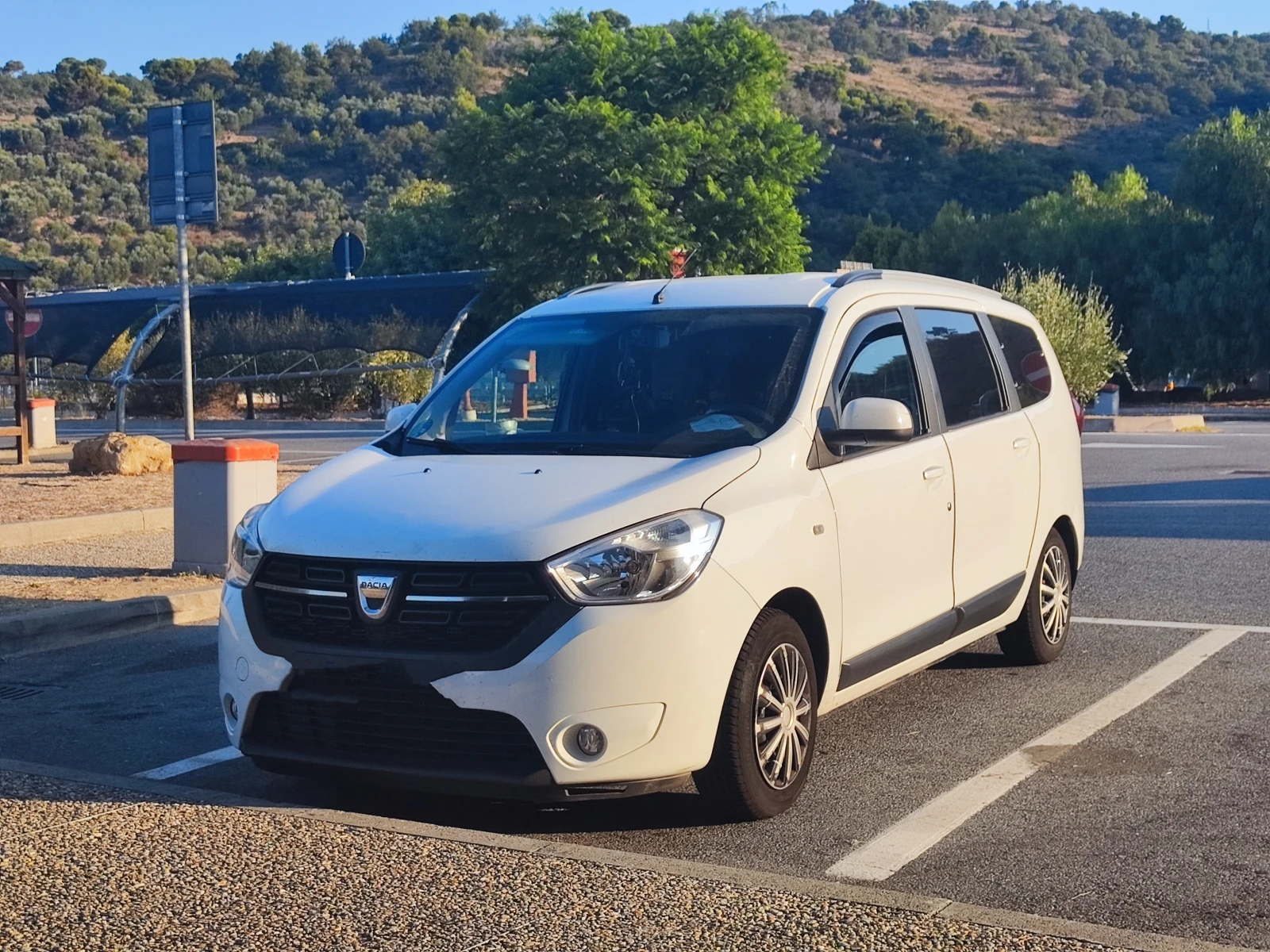 Dacia Lodgy 1.6(LPG) 7 места | Mobile.bg — изображение 1