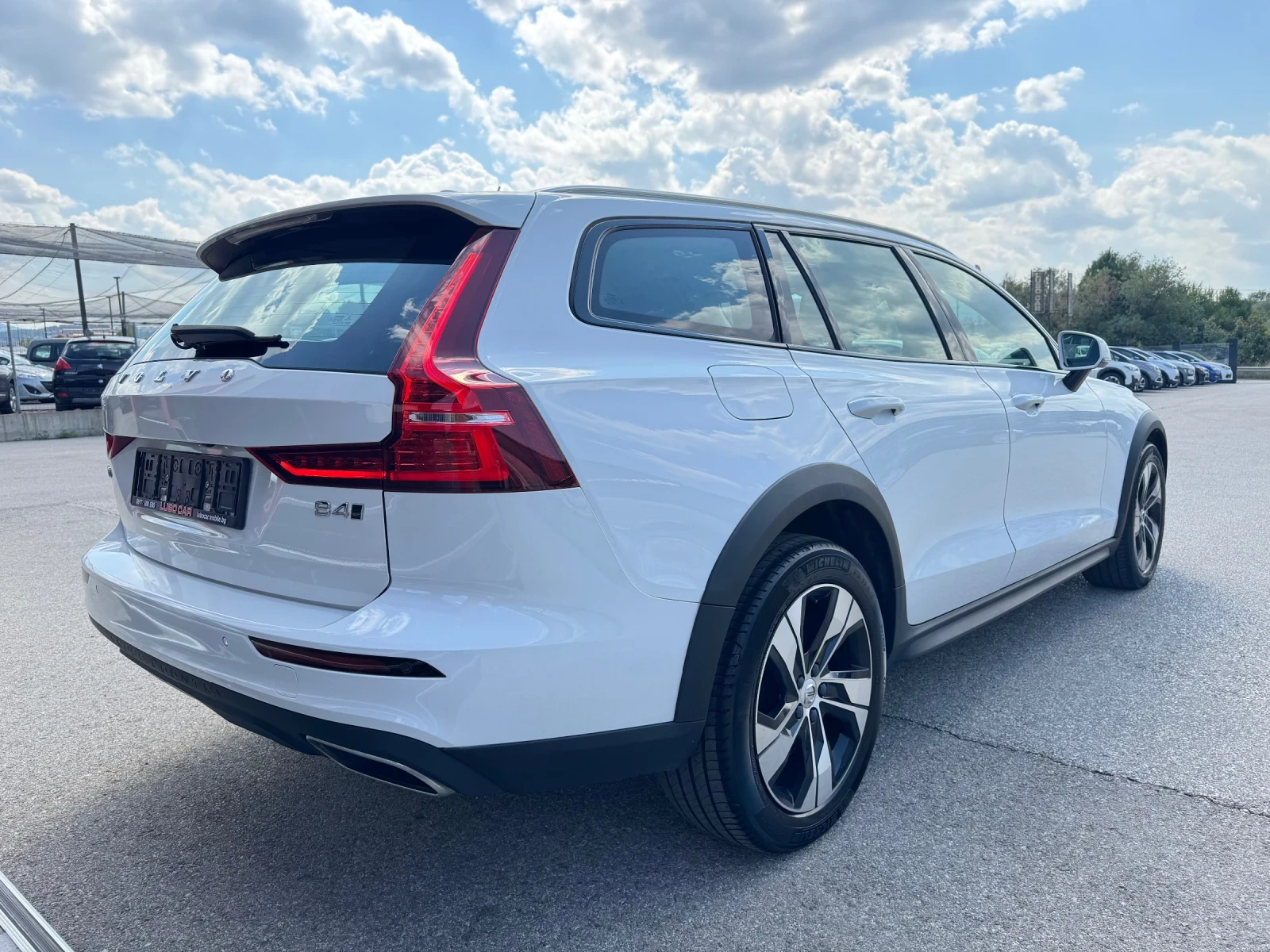Volvo V60 Cross Country B4-AWD-FACELIFT-CAMERA-PILOT ASSIST-BLIND SPOT - изображение 4