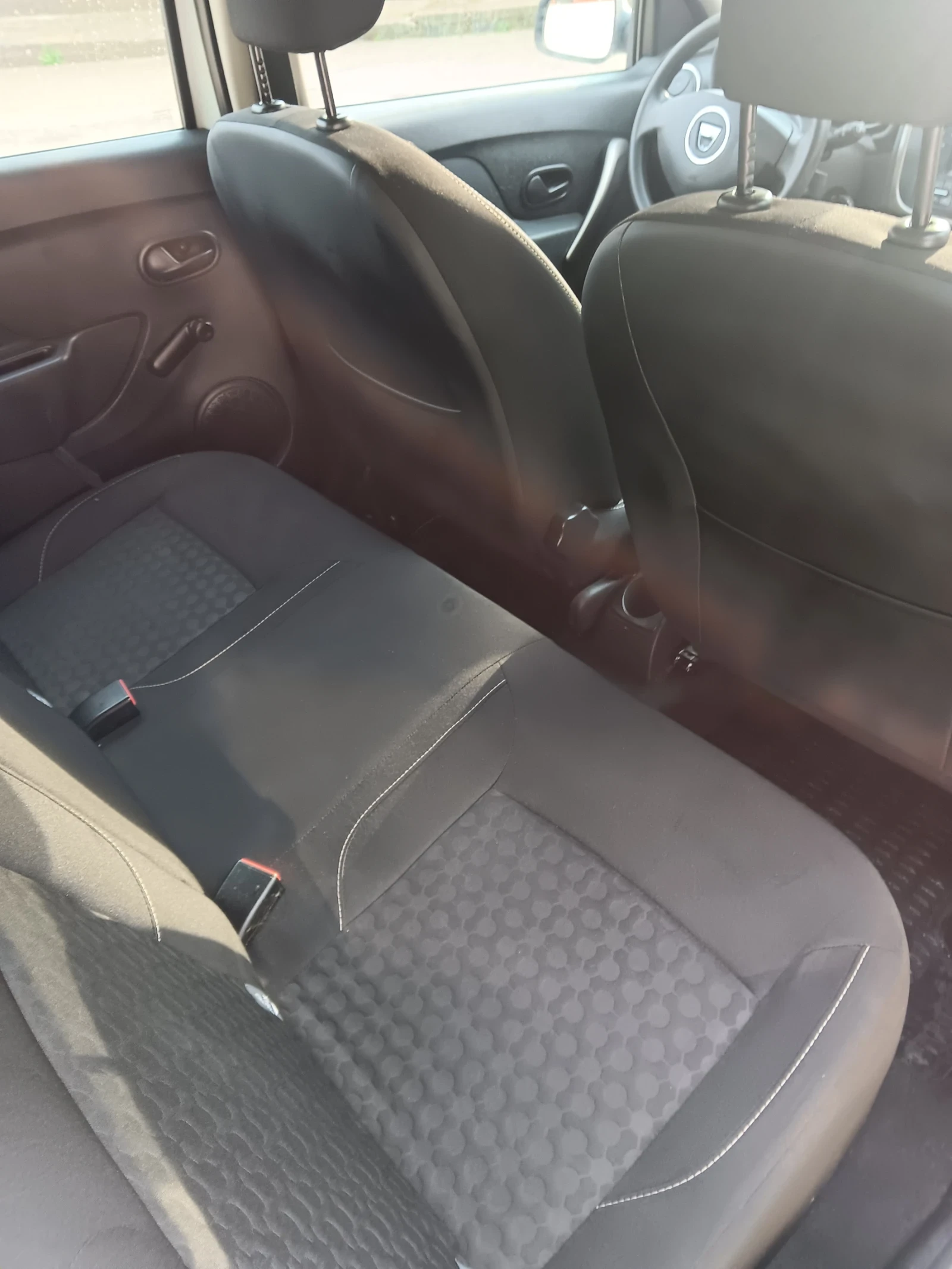 Dacia Sandero, снимка 6 - Автомобили и джипове - 53990331