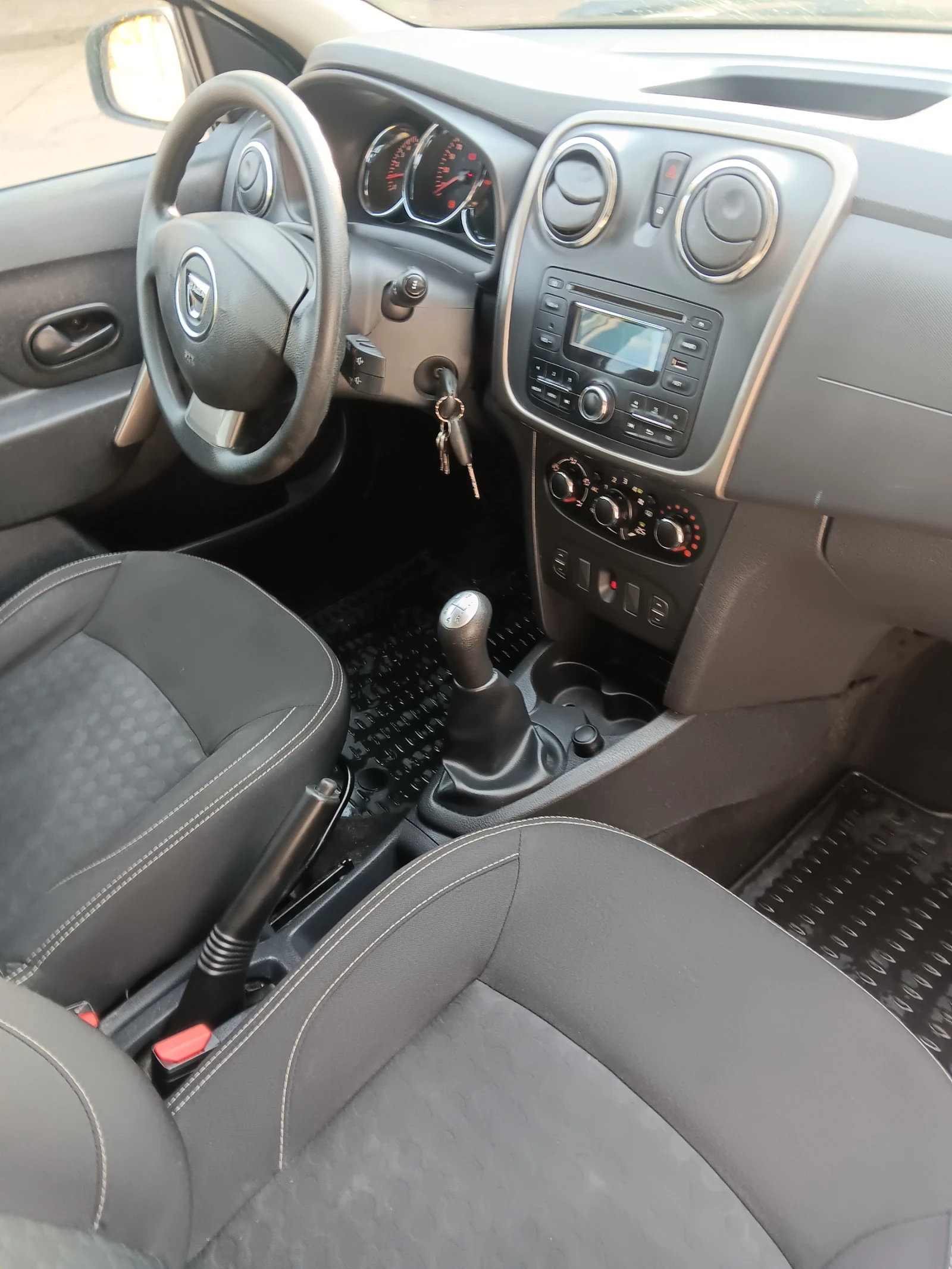 Dacia Sandero, снимка 5 - Автомобили и джипове - 53990331