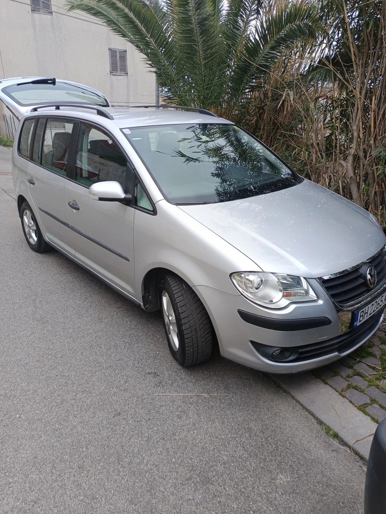 VW Touran, снимка 10 - Автомобили и джипове - 54018255