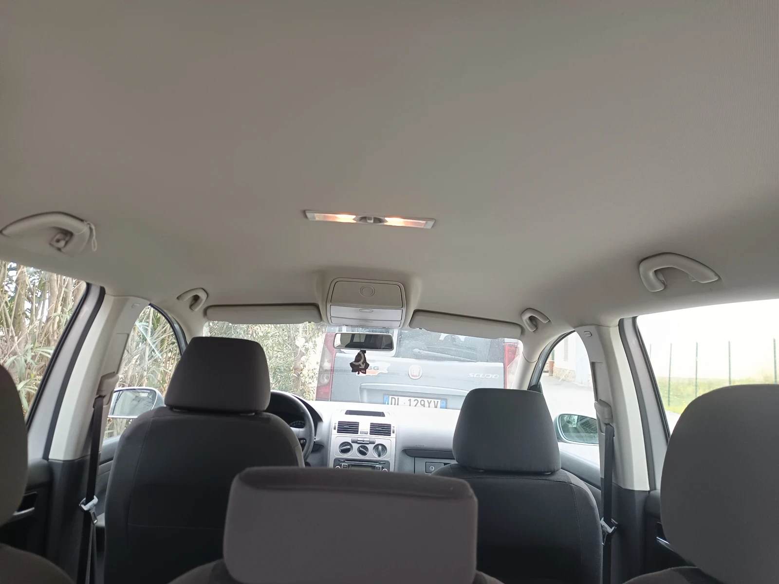 VW Touran, снимка 15 - Автомобили и джипове - 54018255