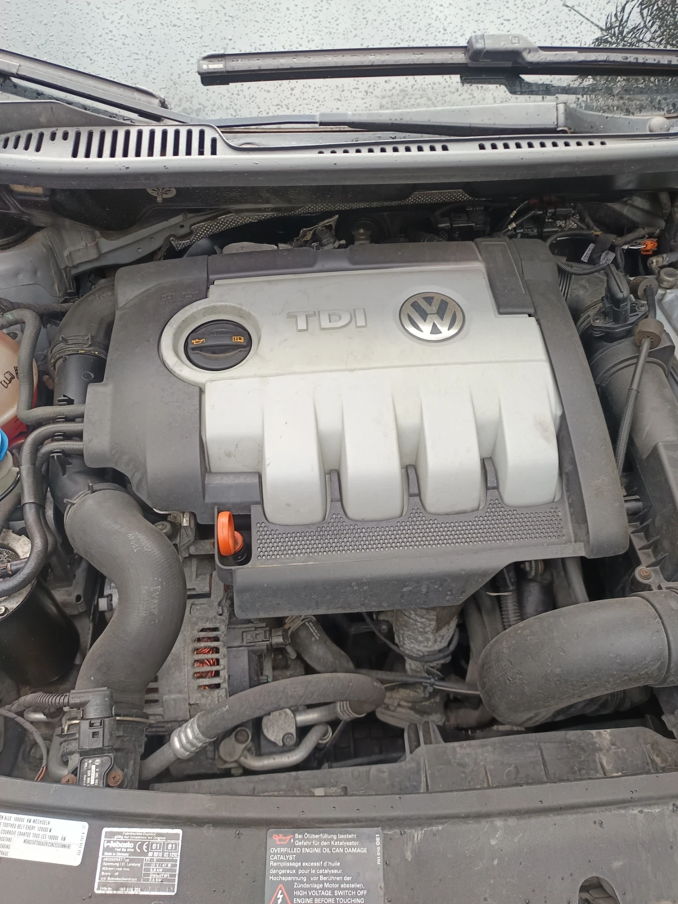 VW Touran, снимка 11 - Автомобили и джипове - 54018255