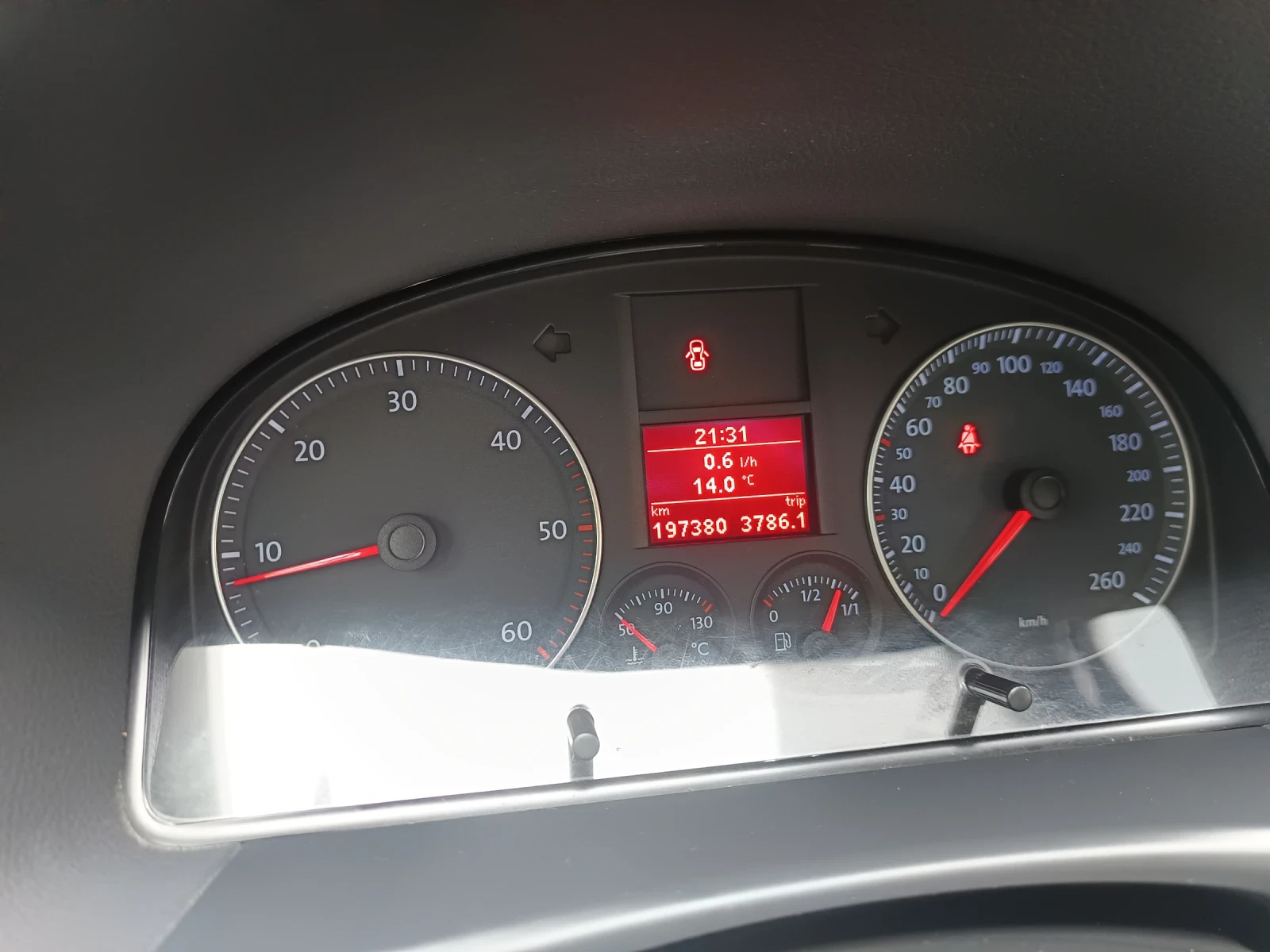 VW Touran, снимка 4 - Автомобили и джипове - 54018255