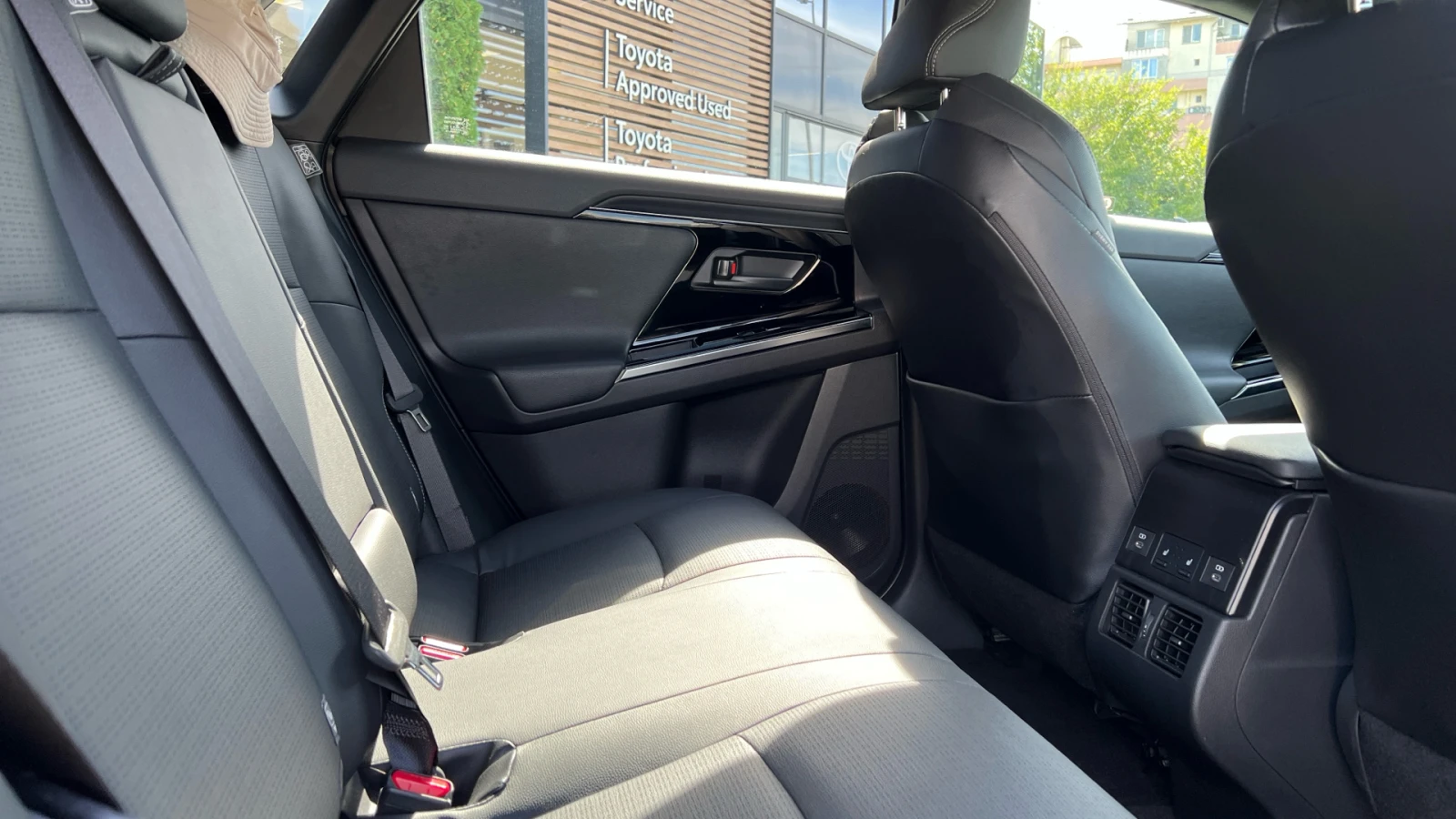 Toyota bZ4X Luxury AWD 72kW JBL, снимка 16 - Автомобили и джипове - 54062833