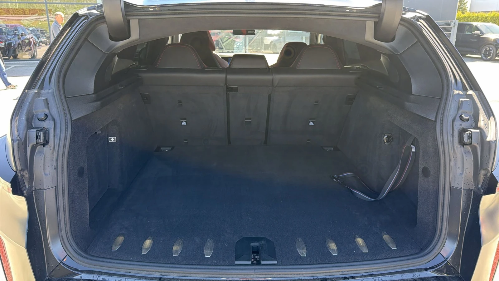 BMW XM 4.4 Label Red , снимка 10 - Автомобили и джипове - 54369717