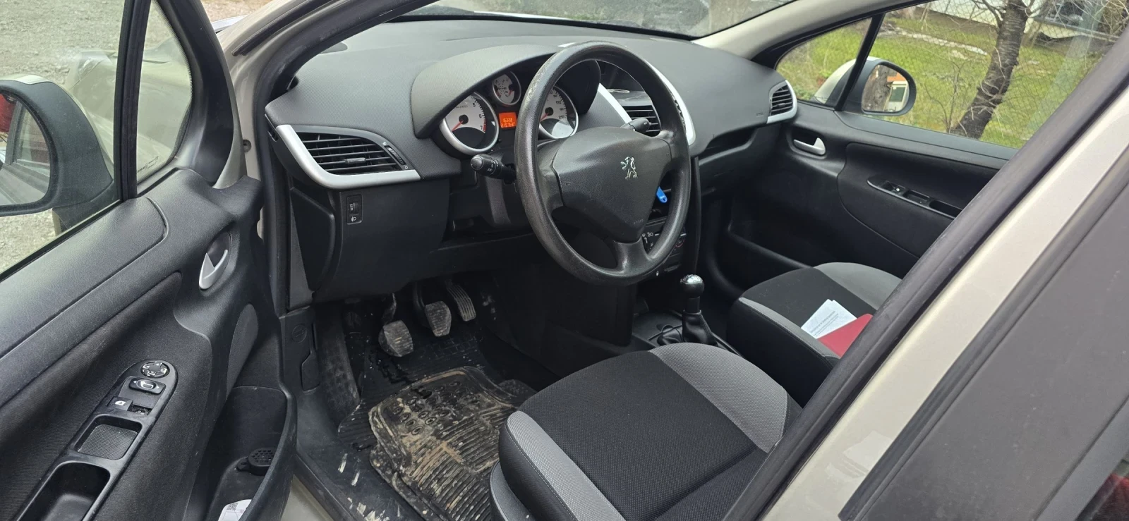 Peugeot 207 1.4i, НЕ Е БМВ МОТОР , снимка 7 - Автомобили и джипове - 54447743