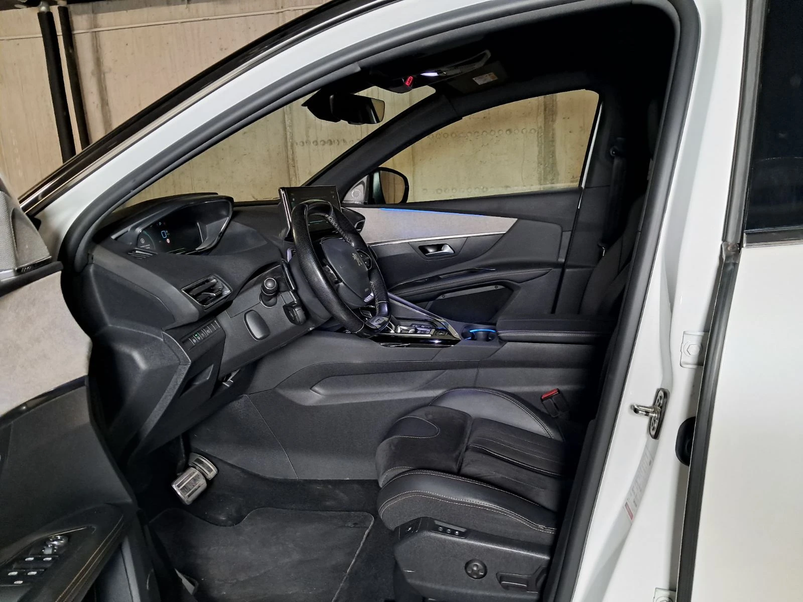 Peugeot 3008 1.6 PLUG-IN-HYBRID* GT-LINE* 4WD* PANO* 360* , снимка 9 - Автомобили и джипове - 54596082