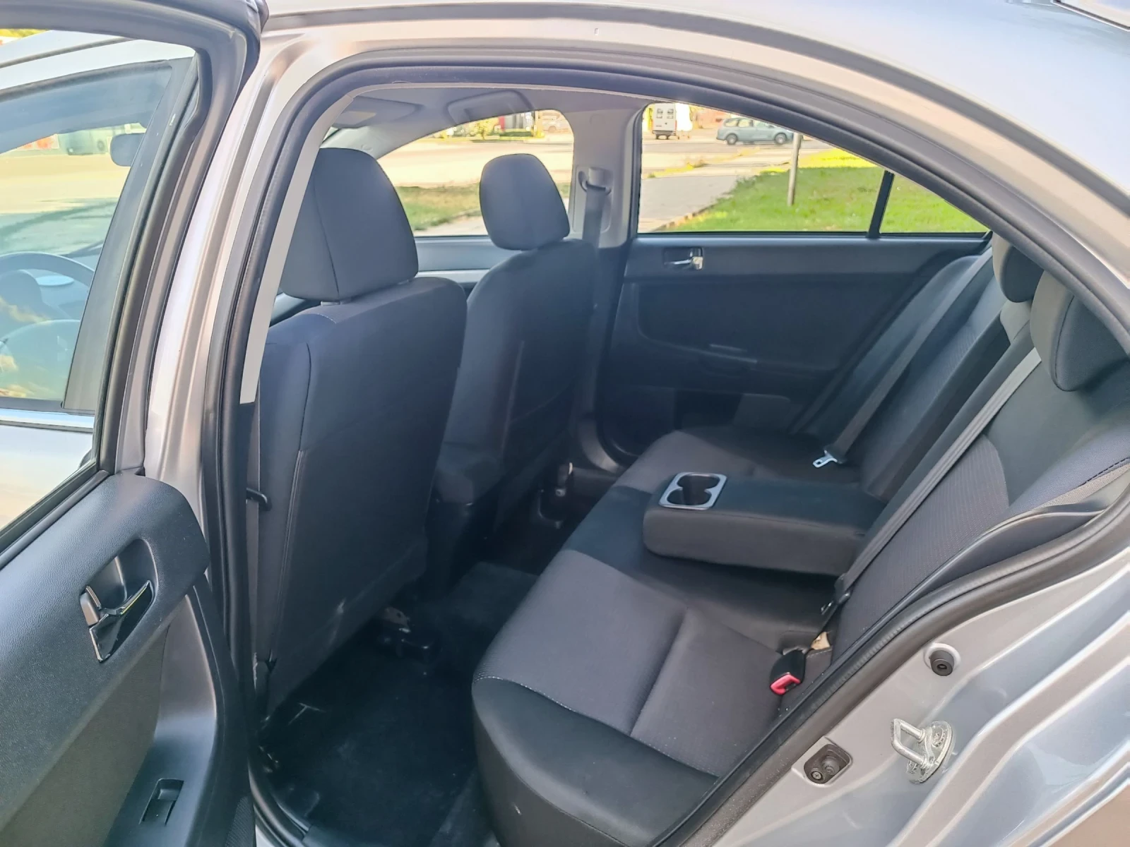 Mitsubishi Lancer 1.8i-143кс-ШВЕЙЦАРИЯ-РЪЧКА, снимка 9 - Автомобили и джипове - 54965939