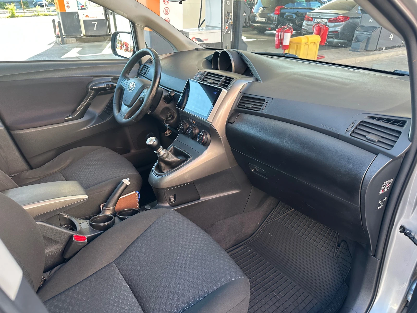 Toyota Verso 2.0 D-4D, снимка 14 - Автомобили и джипове - 55785315