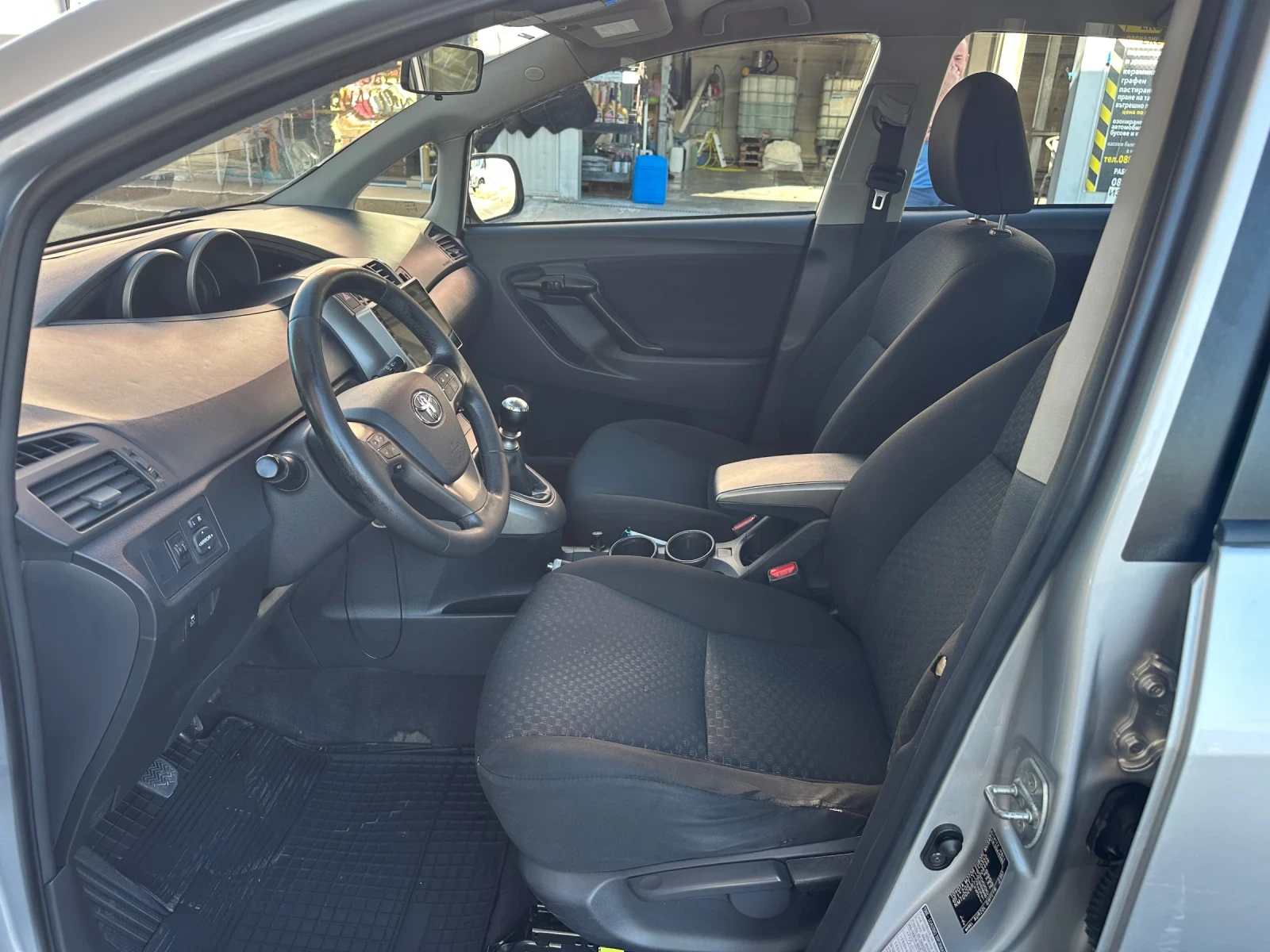 Toyota Verso 2.0 D-4D, снимка 7 - Автомобили и джипове - 55785315