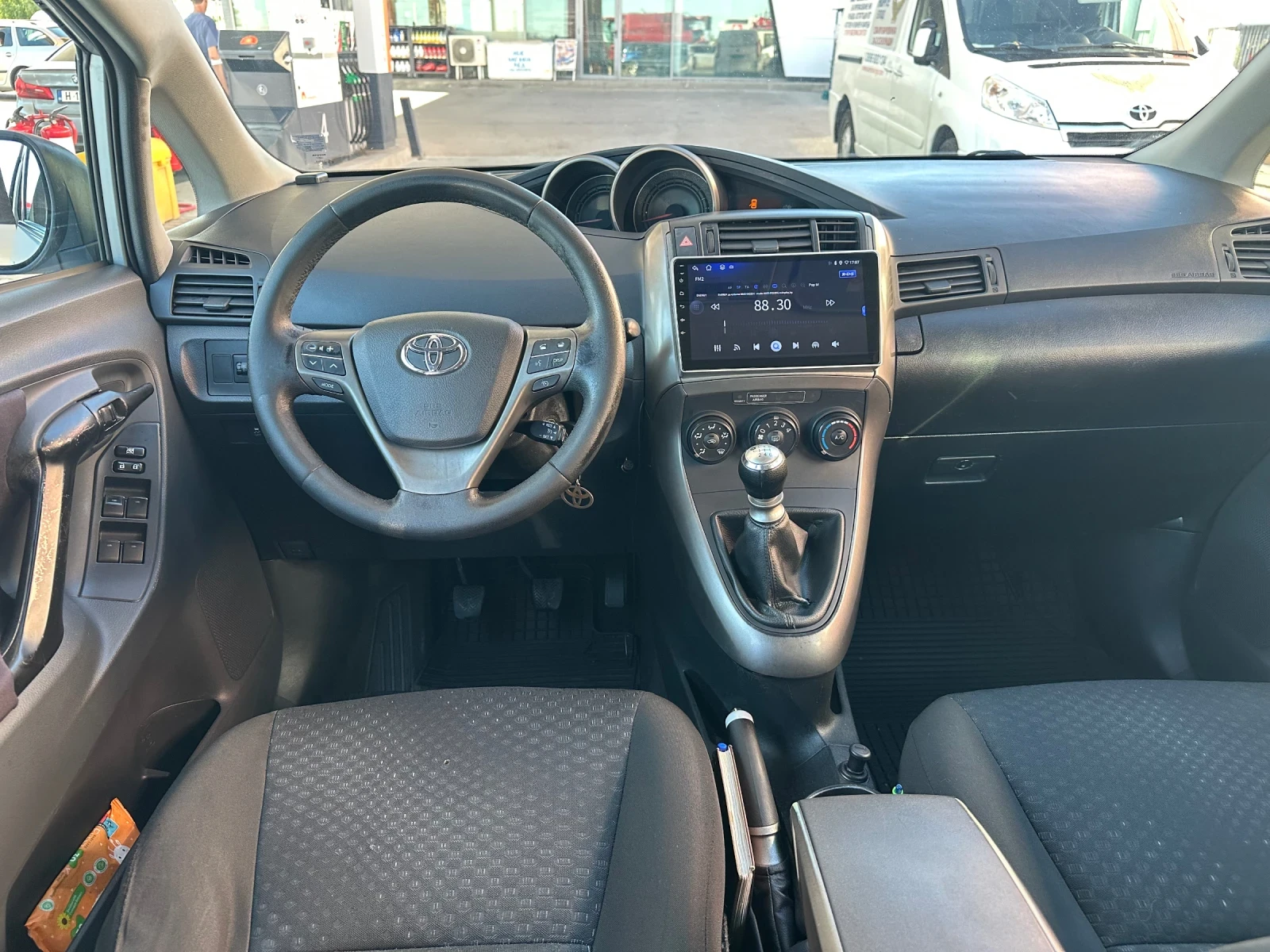 Toyota Verso 2.0 D-4D, снимка 6 - Автомобили и джипове - 55785315