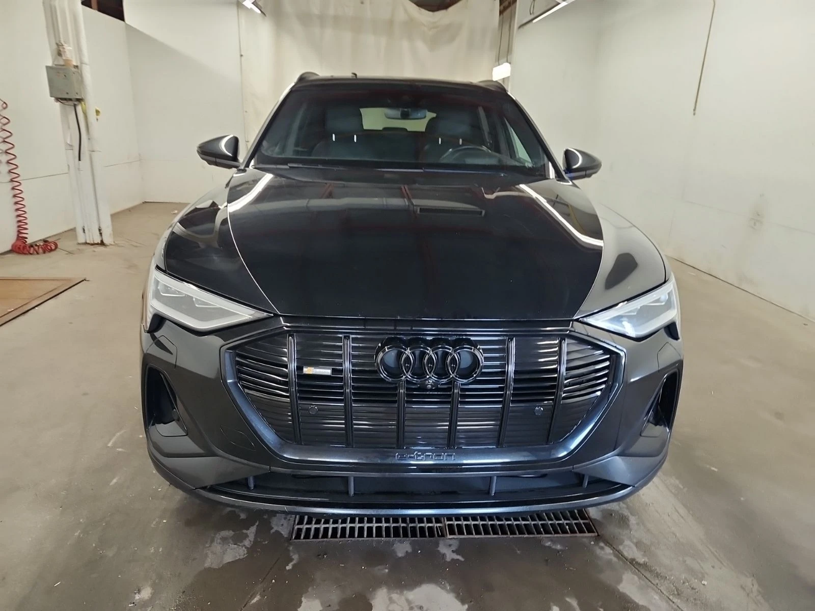 Audi E-Tron Technik* B&O* Matrix* 360 Камера* Подгрев, снимка 2 - Автомобили и джипове - 55867927