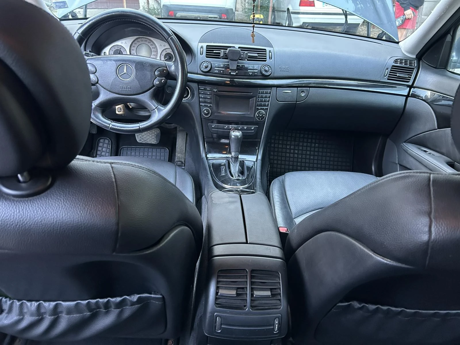 Mercedes-Benz E 200 CDI, снимка 4 - Автомобили и джипове - 56216081