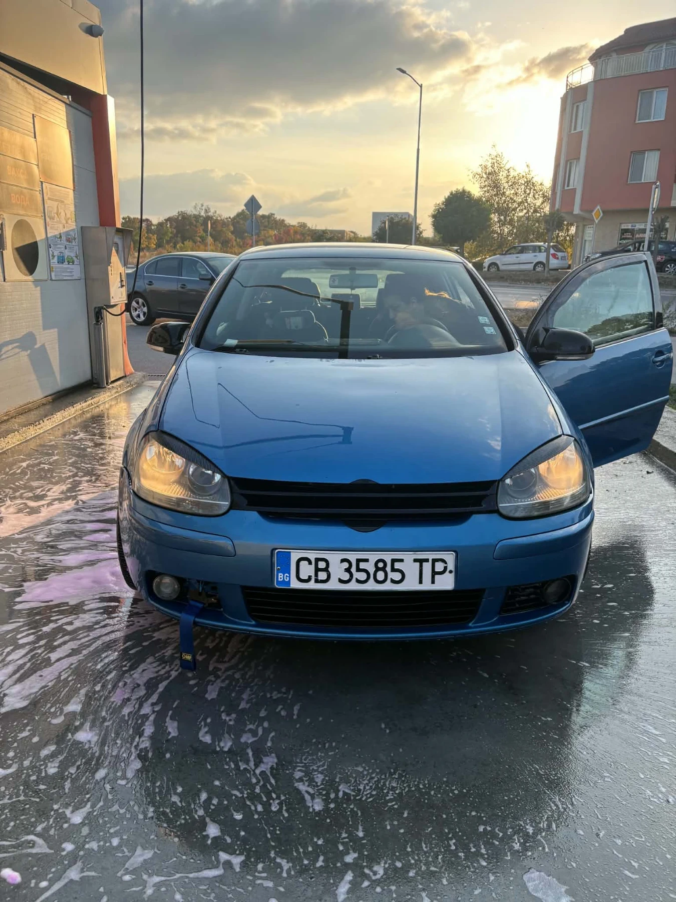 VW Golf 5, снимка 6 - Автомобили и джипове - 56465040