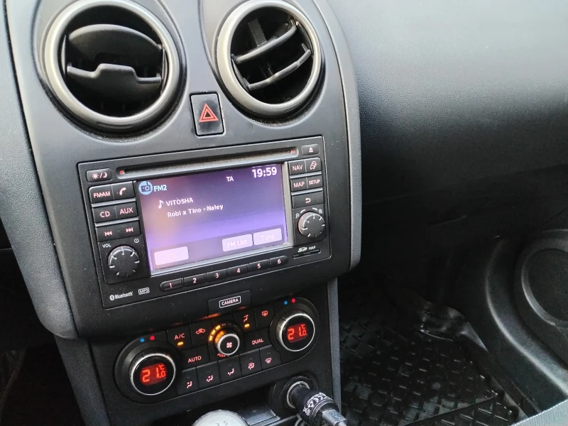 Nissan Qashqai 2.0 бензин 4х4 , снимка 11 - Автомобили и джипове - 52268159