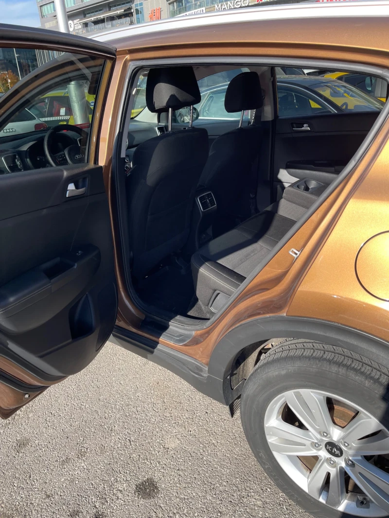 Kia Sportage 2.4л Автоматик | 4x4 | Обслужен Реални км | Лична, снимка 10 - Автомобили и джипове - 53448399