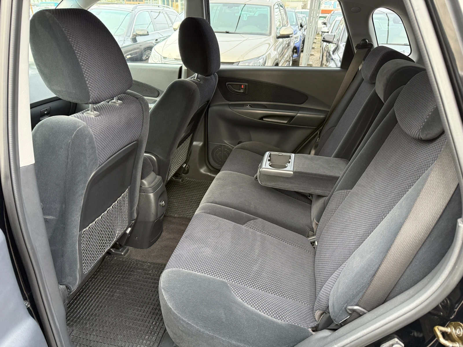 Hyundai Tucson 2.0CRDI 98000KM/1-СОБСТВЕНИК/СЕРВИЗНА ИСТОРИЯ - изображение 8