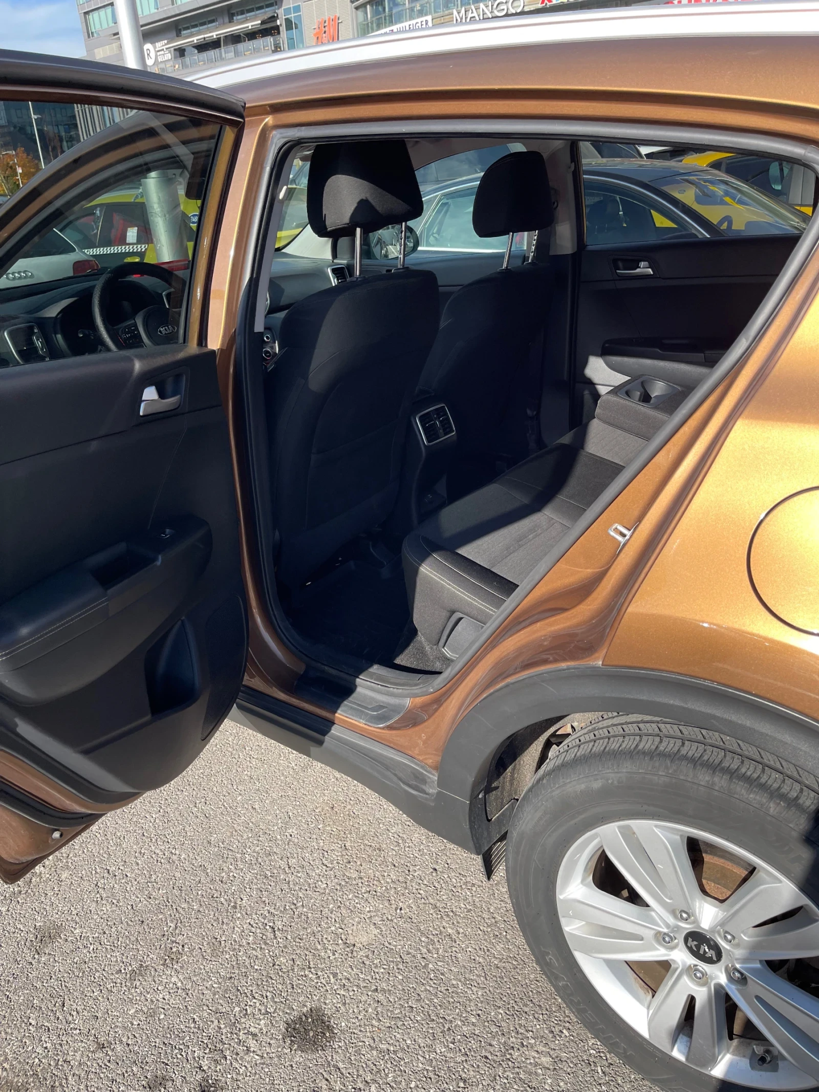 Kia Sportage 2.4л Автоматик | 4x4 | Обслужен Реални км | Лична - изображение 10