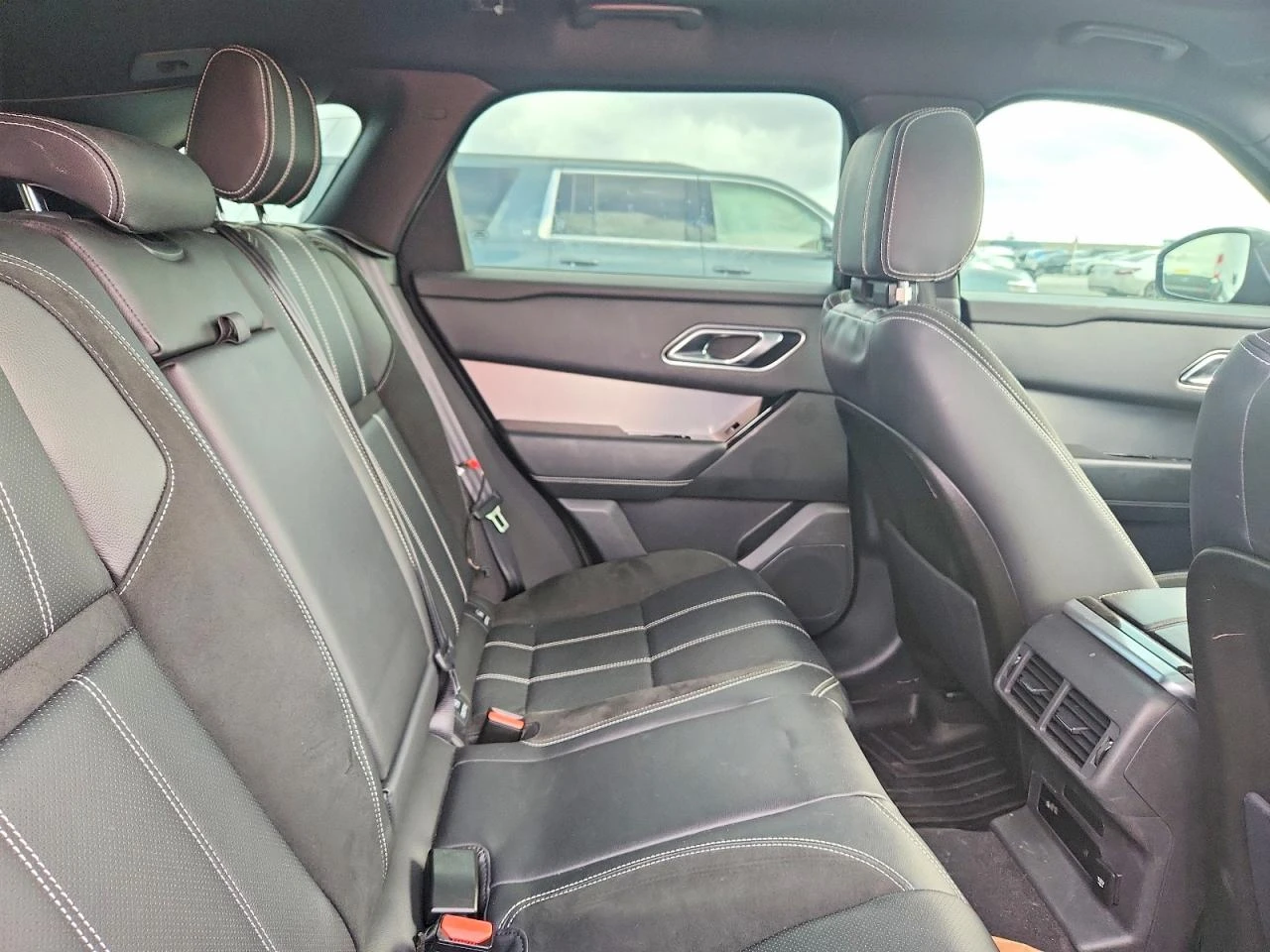 Land Rover Range Rover Velar R-DYNAMIC S* ПОДГРЕВ* КАМЕРА* KEYLESS* КРАЙНА ЦЕНА, снимка 13 - Автомобили и джипове - 53988613