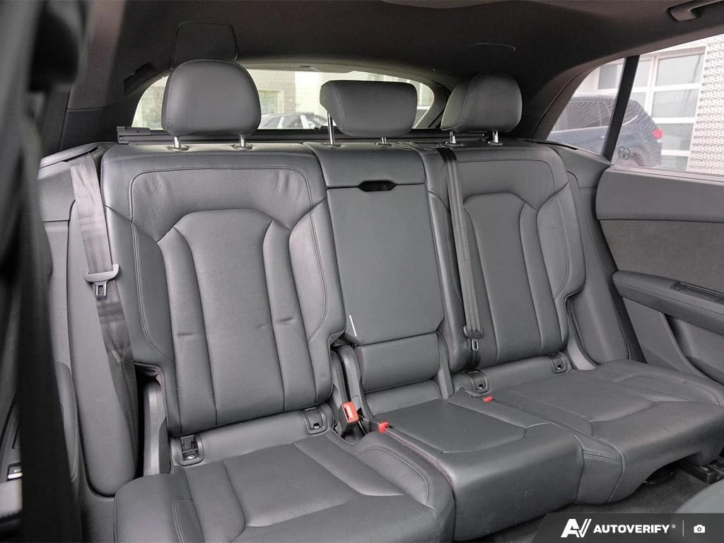 Audi Q8 TECHNIK С РЕГИСТРАЦИЯ & АВТО КРЕДИТ, снимка 9 - Автомобили и джипове - 53990636