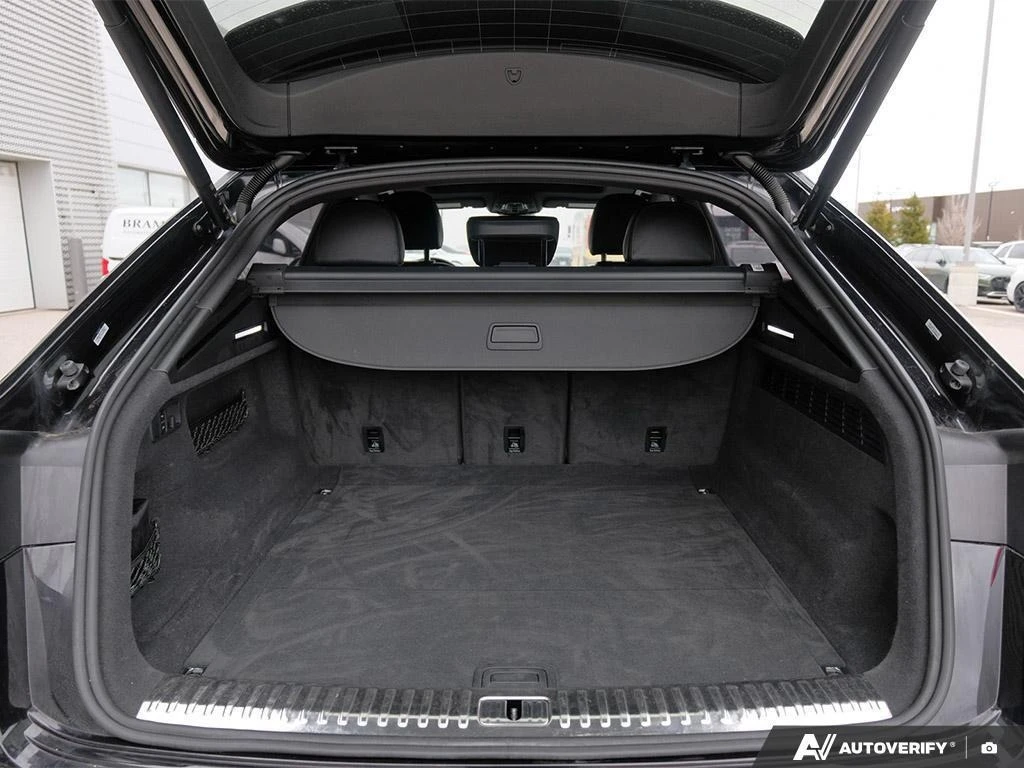 Audi Q8 TECHNIK С РЕГИСТРАЦИЯ & АВТО КРЕДИТ, снимка 11 - Автомобили и джипове - 53990636