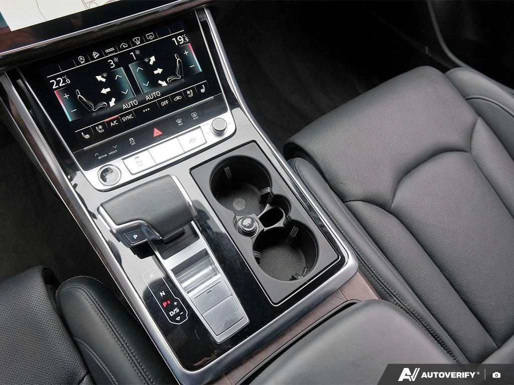 Audi Q8 TECHNIK С РЕГИСТРАЦИЯ & АВТО КРЕДИТ, снимка 7 - Автомобили и джипове - 53990636