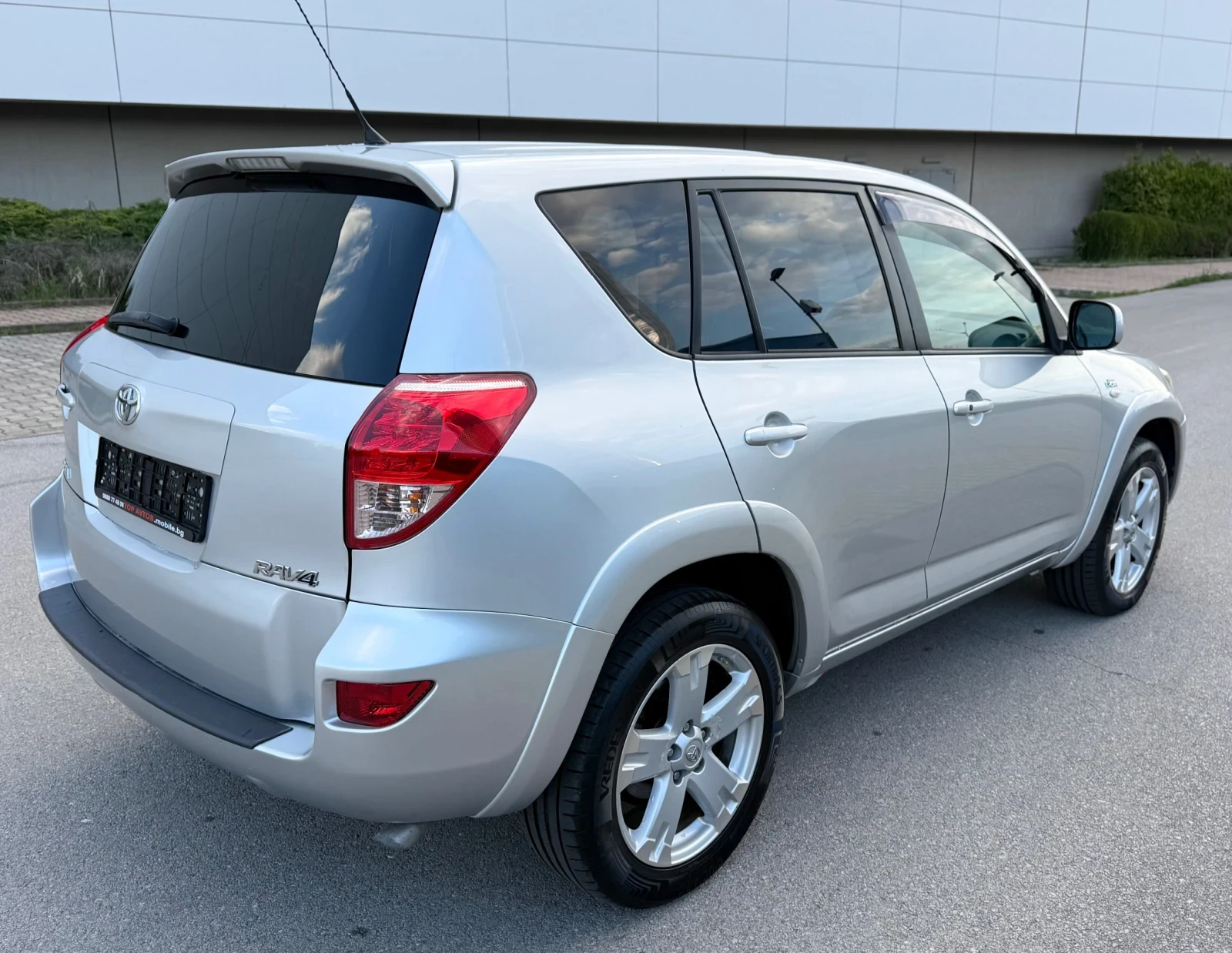 Toyota Rav4 2.2 D-CAT/177kc/6ck/4x4/* CROSSOVER* /Navi/Кожа/Fu, снимка 4 - Автомобили и джипове - 54459206