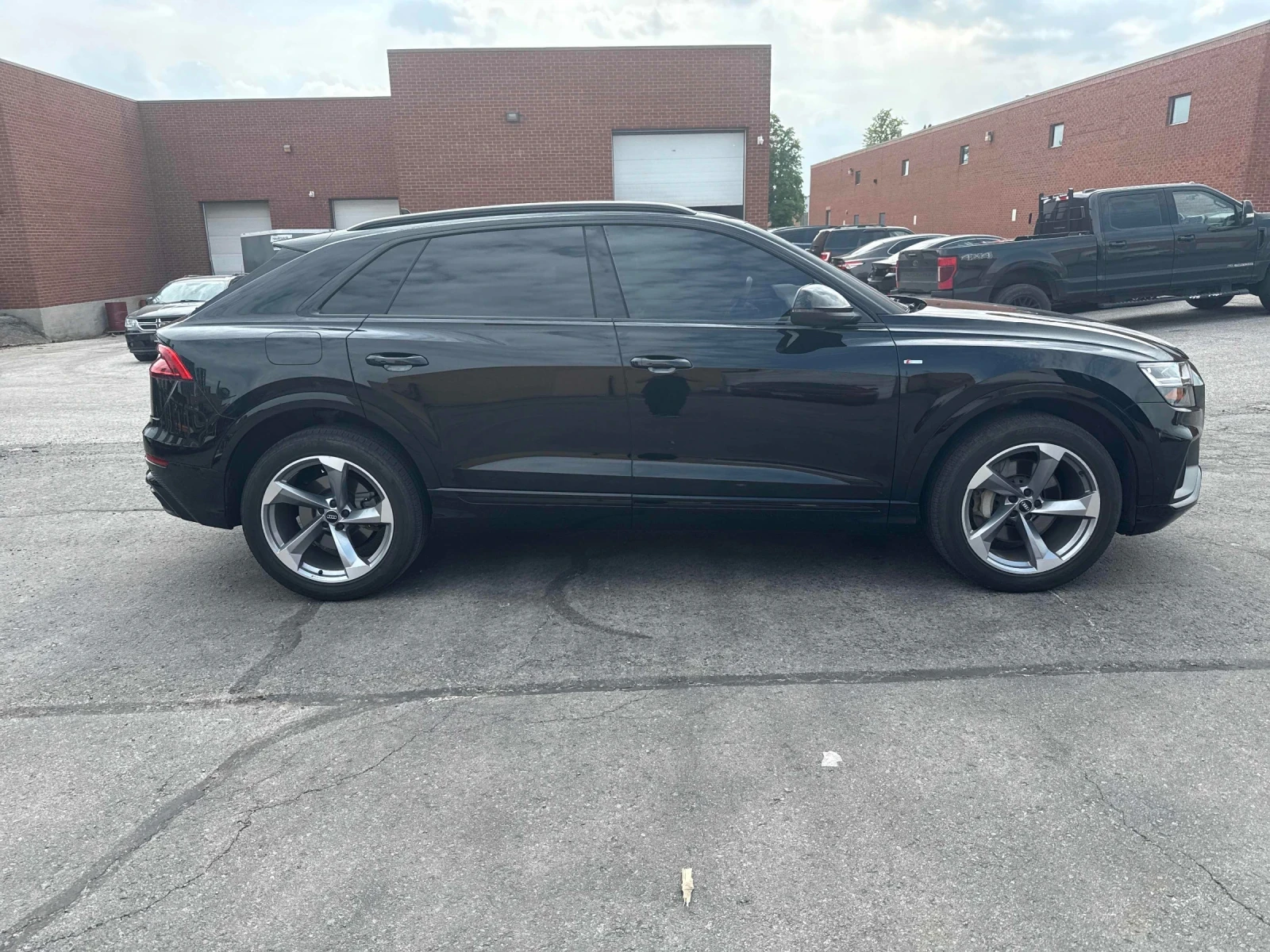 Audi Q8 Progressiv pack / CARFAX, снимка 3 - Автомобили и джипове - 54870403