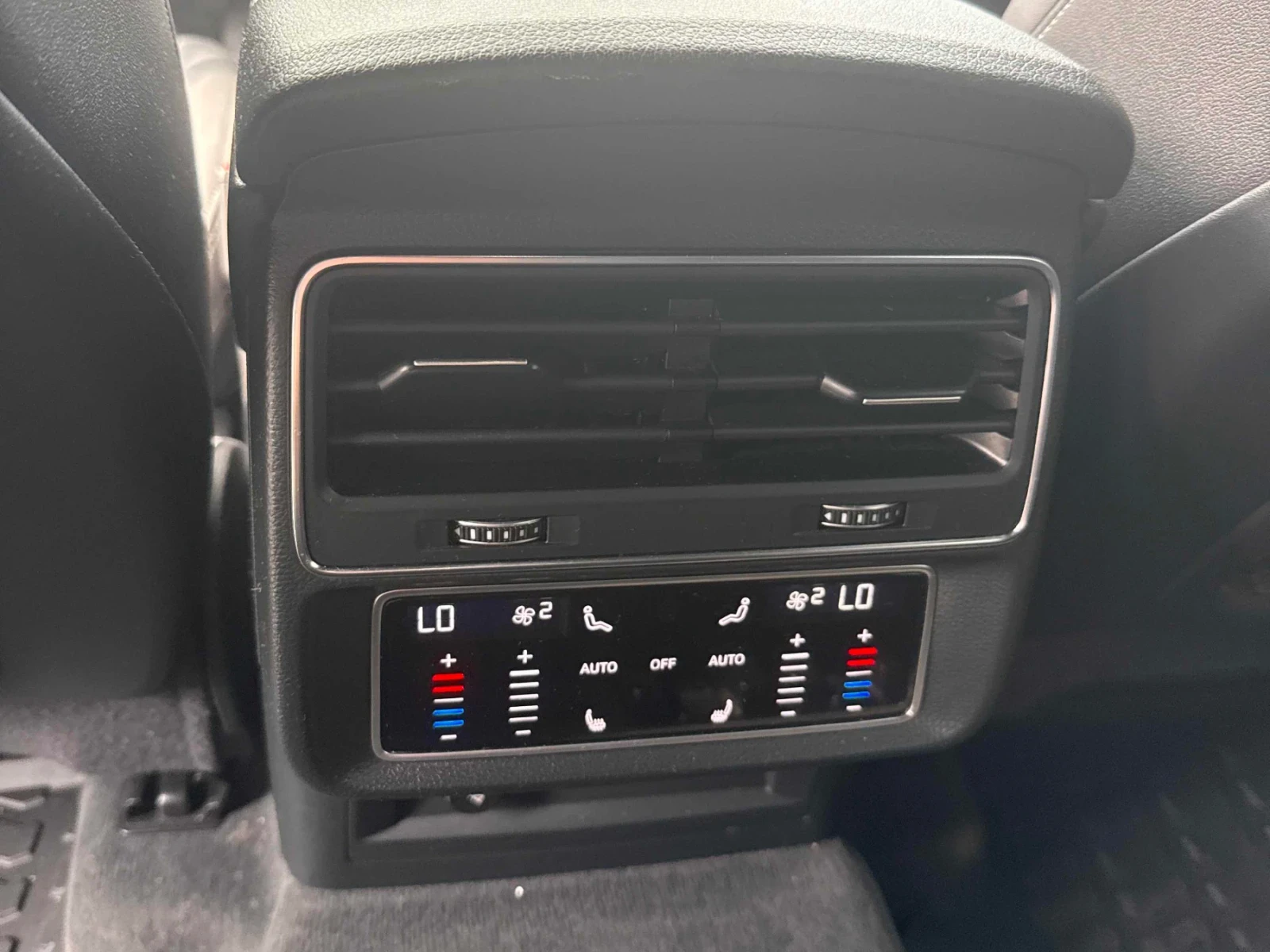 Audi Q8 Progressiv pack / CARFAX, снимка 13 - Автомобили и джипове - 54870403