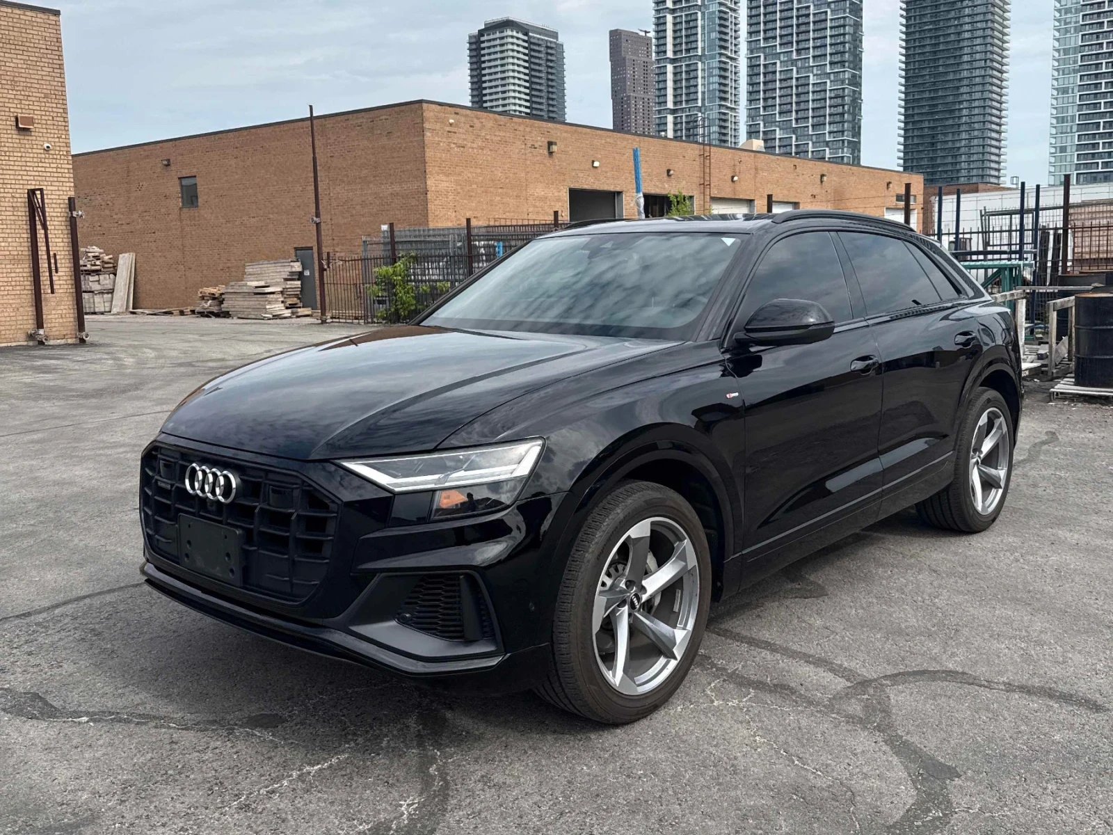 Audi Q8 Progressiv pack / CARFAX