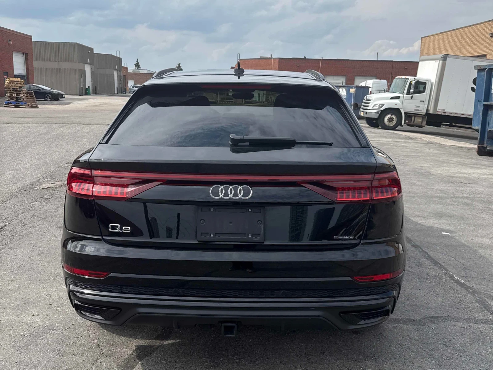 Audi Q8 Progressiv pack / CARFAX, снимка 4 - Автомобили и джипове - 54870403