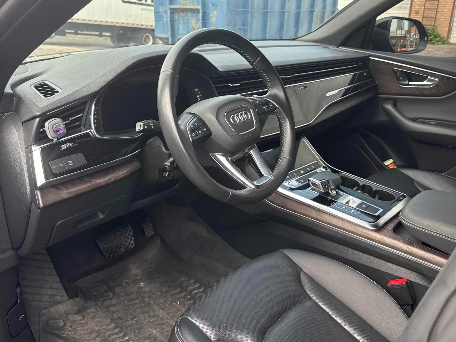 Audi Q8 Progressiv pack / CARFAX, снимка 7 - Автомобили и джипове - 54870403