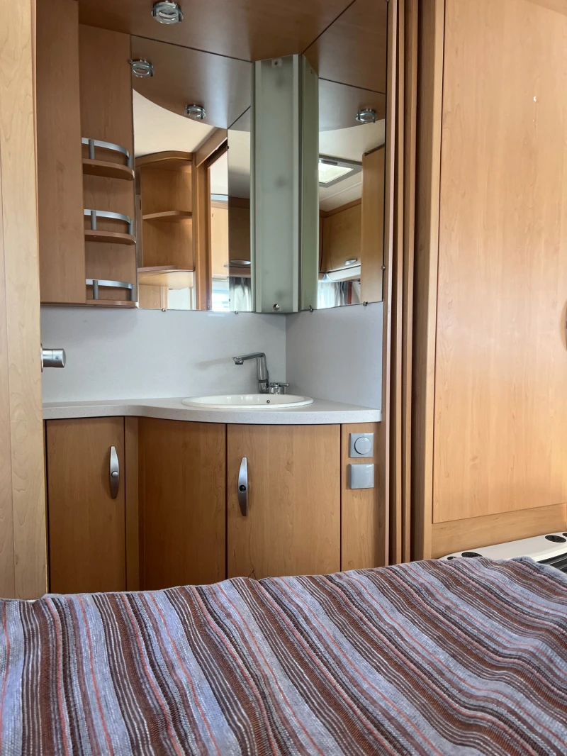 Каравана Knaus 450FU, снимка 9 - Каравани и кемпери - 53559010