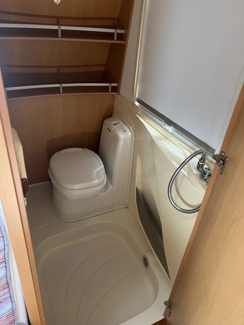 Каравана Knaus 450FU, снимка 8 - Каравани и кемпери - 53559010