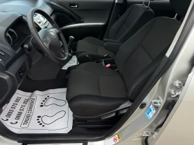 Toyota Corolla verso 1.8i-175.000km-НАПЪЛНО РЕАЛНИ-КАТО ЧИСТО НОВА, снимка 10