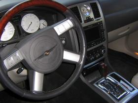 Chrysler 300c AWD, снимка 5 - Автомобили и джипове - 46068204