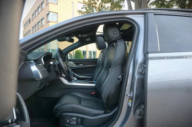 Jaguar Xf R-DYNAMIC/204HP/PANO/HUD/360/AWD/KLESS/480g, снимка 7 - Автомобили и джипове - 52156472