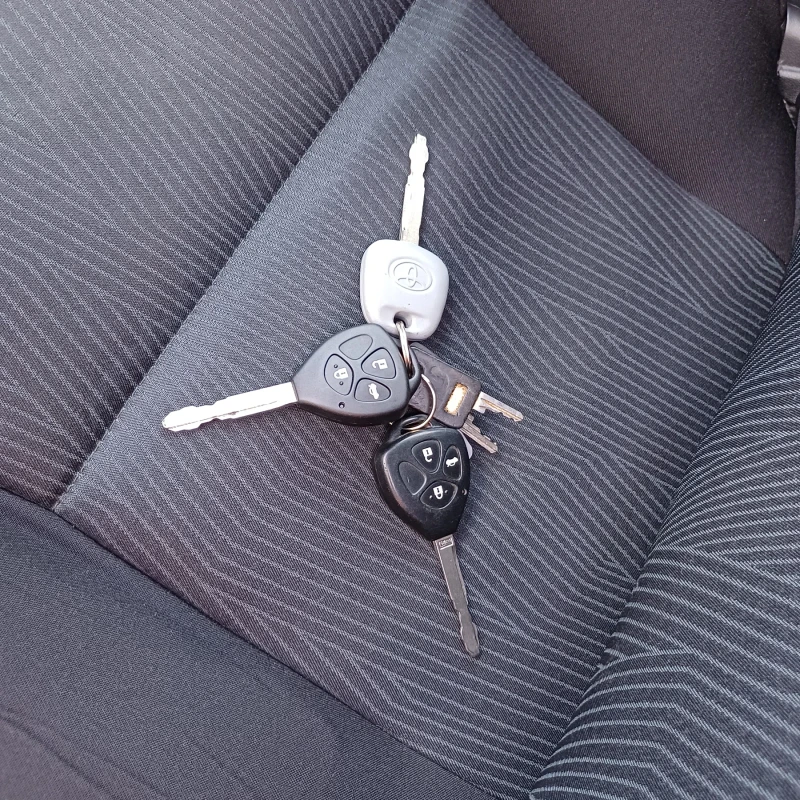 Toyota Avensis Бензин 1.6Vvti -132к.с, снимка 10 - Автомобили и джипове - 52652047