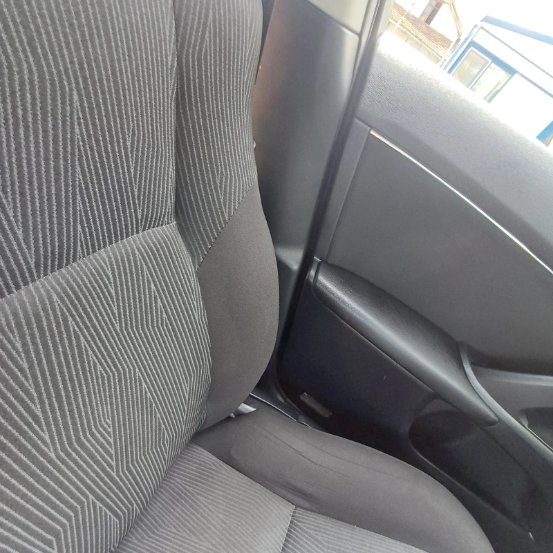 Toyota Avensis Бензин 1.6Vvti -132к.с, снимка 15 - Автомобили и джипове - 52652047