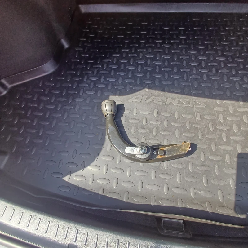 Toyota Avensis Бензин 1.6Vvti -132к.с, снимка 12 - Автомобили и джипове - 52652047