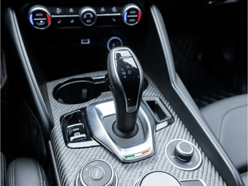 Alfa Romeo Giulia * Quadrifoglio RWD * CARFAX * ЦЕНА ДО БГ, снимка 15 - Автомобили и джипове - 52830368