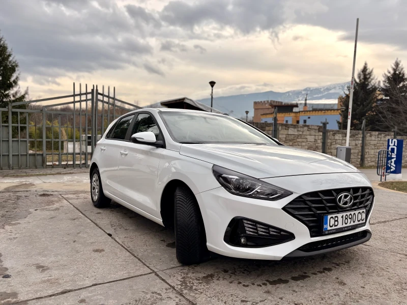 Hyundai I30 1.6 CRDi в гаранция, снимка 5 - Автомобили и джипове - 53234339